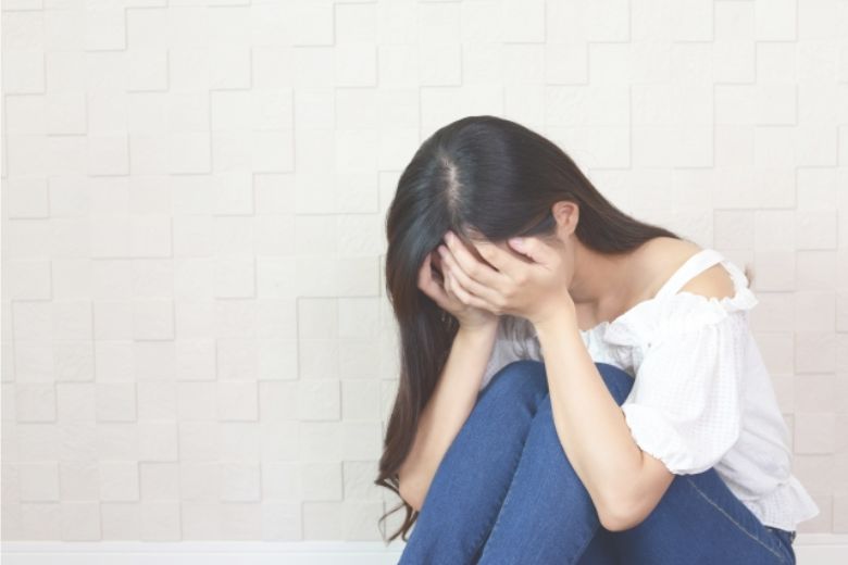 辛い状況に直面しても、一人で乗り越えるのが難しくなり、生きづらさを感じるようになるのです。