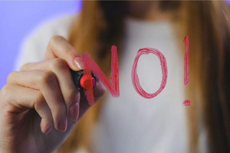 市販薬によるオーバードーズとは――薬物過剰摂取の危険と社会が取り組むべき課題