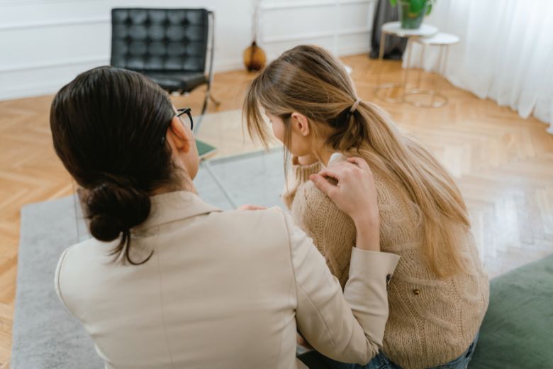 妄想や幻覚を“否定”するのではなく、“気持ち”に寄り添う。