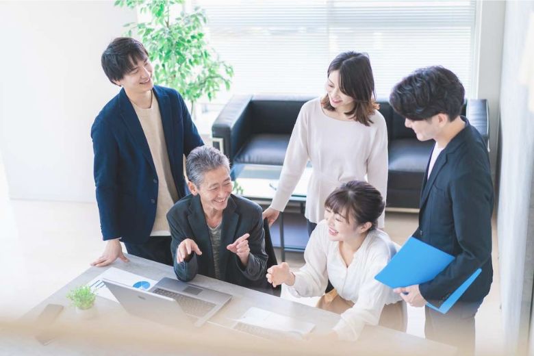 最後に、友達の人数の多さが幸せを決めるわけではないということをお伝えしておきます。たとえ一人で過ごす時間が多くても、自分が心地よいと感じる生き方ができていれば、それは決して悪いことではありません。むしろ、自分を理解してくれる友人がたった一人でもいれば、それはかけがえのない財産です。自分のペースで、無理のない範囲で人間関係を築いていくことが大切です。