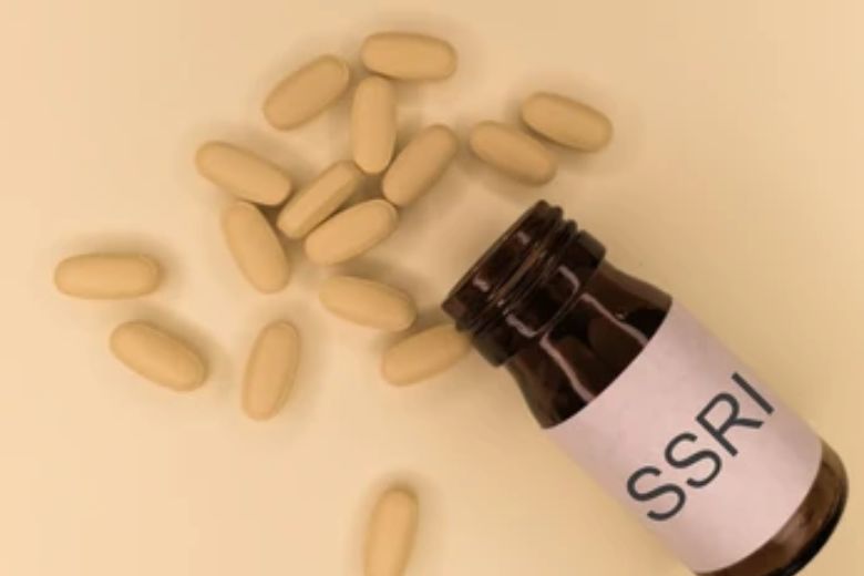 不安障害とは、現実的な範囲を超えた強い不安によって日常生活に支障をきたす精神疾患です。ここでもセロトニンの関与が示唆されており、SSRI（選択的セロトニン再取り込み阻害薬）による治療が行われます。