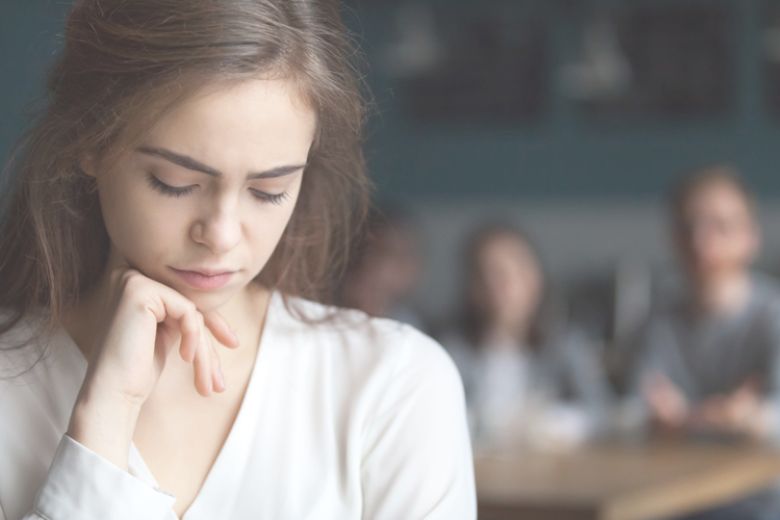 2. 人から低く見られる