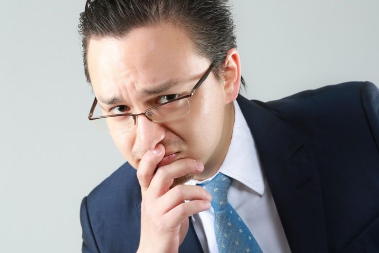 ■ 原因①：話しかけづらい雰囲気を出していませんか？