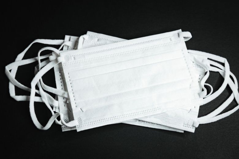 2. 【基本】相手がマスクを着けている場合の名刺交換