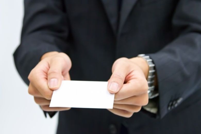 いまさら聞けない『名刺交換の基本』