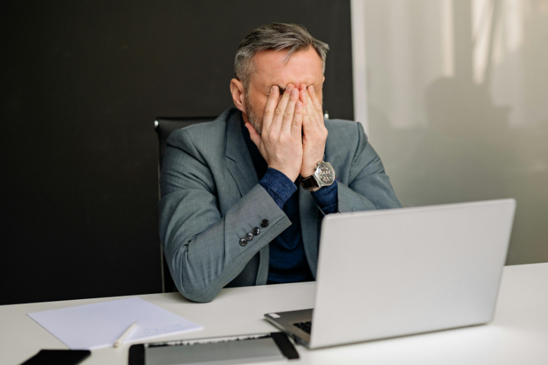 誠意を最優先に伝える ― 言い訳をせず、まずは謝罪から