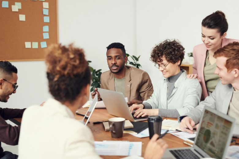 【電話対応】仕事に差が出るビジネスで使える言葉遣い19種類ご紹介します【ビジネスマナー】
