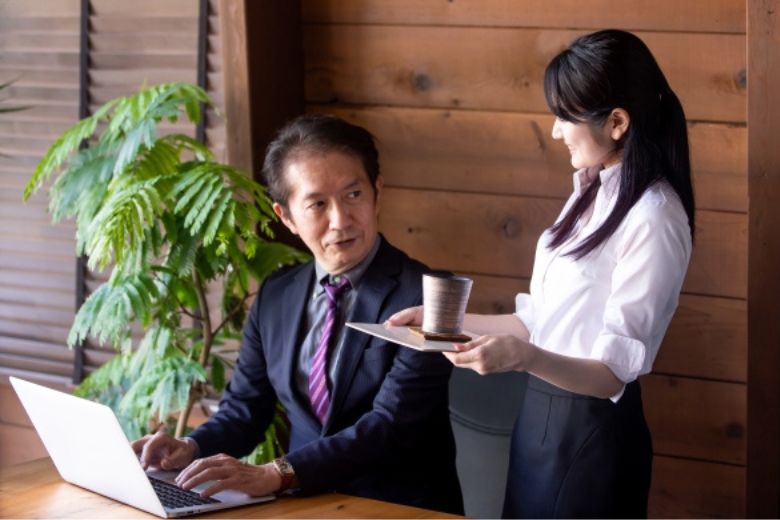 まとめ｜お茶出しは“おもてなし”の第一歩