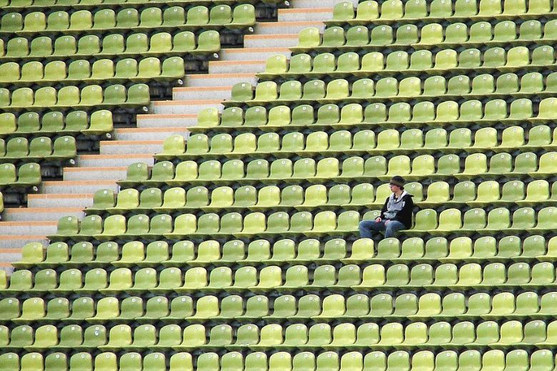 集団から外れると人は何を感じるのか