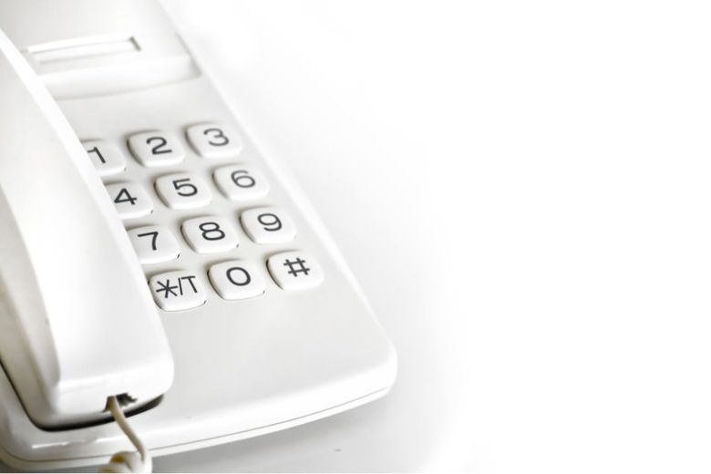 ２. 電話を「ガチャ切り」してしまう