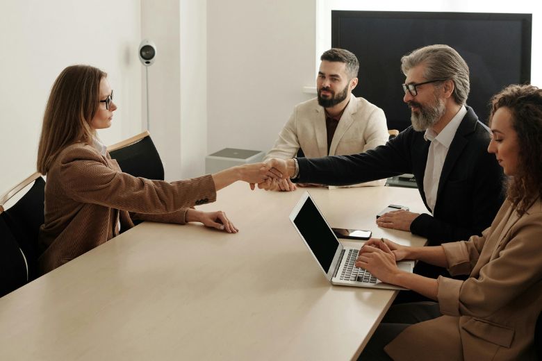 2. 「状況 → 結果 → 行動」の順に構成する