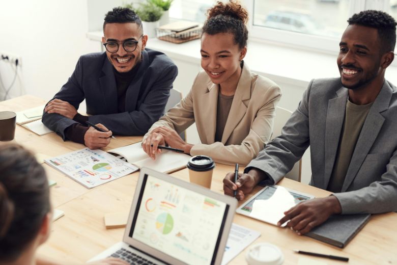 席次には「順番」だけでなく「気遣い」が大切