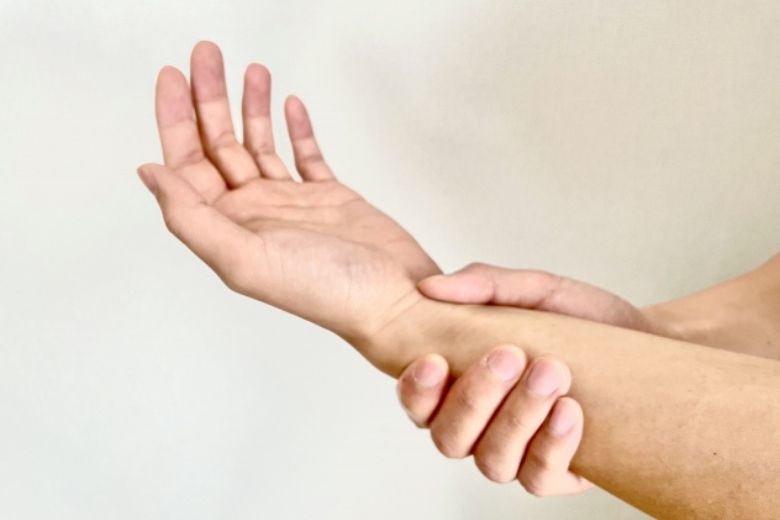 へバーデン結節とは ― 手指の第一関節に起こる変形性疾患について