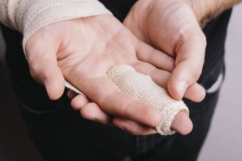 指がカクンと引っかかる「ばね指」とは？