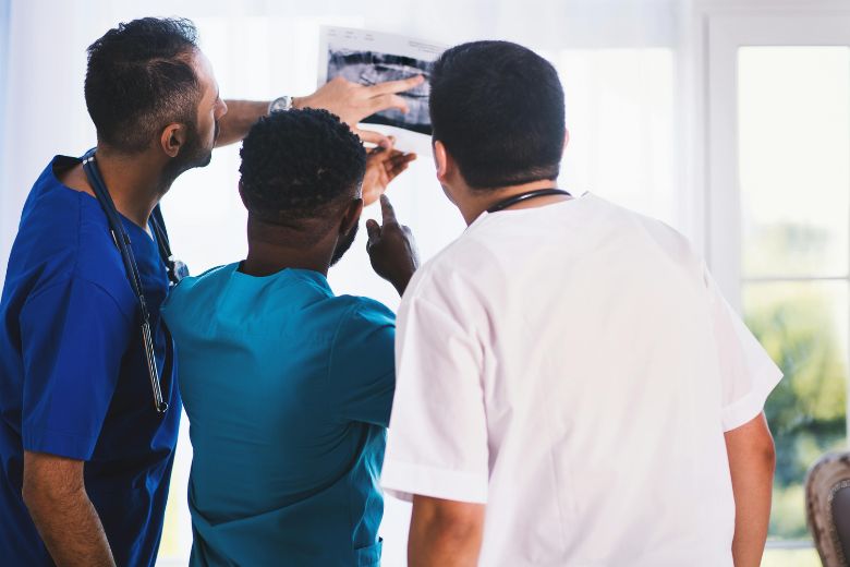 骨の強度を決める二つの要素