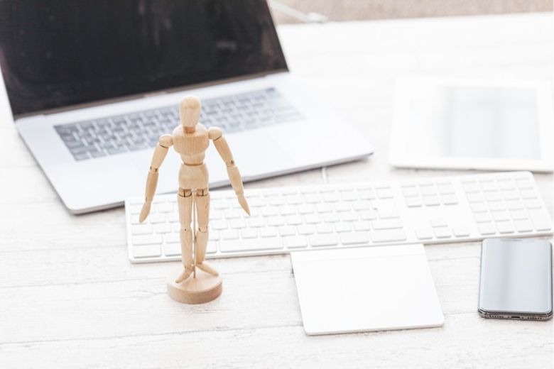 秘密兵器「昇降デスク」の登場！