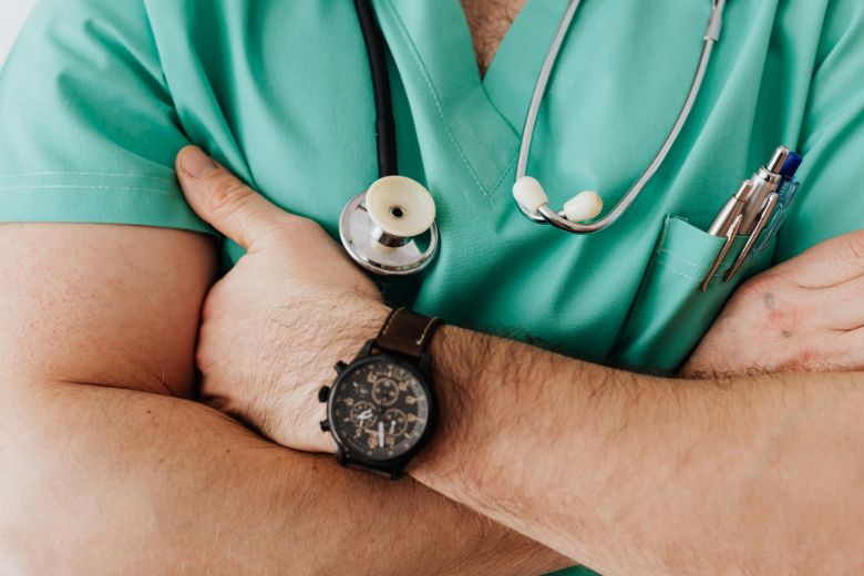 治療を「医師まかせ」にせず、自分でも学び行動する人