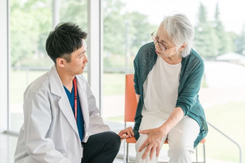 手術の方法：「椎弓形成術（ついきゅうけいせいじゅつ）」