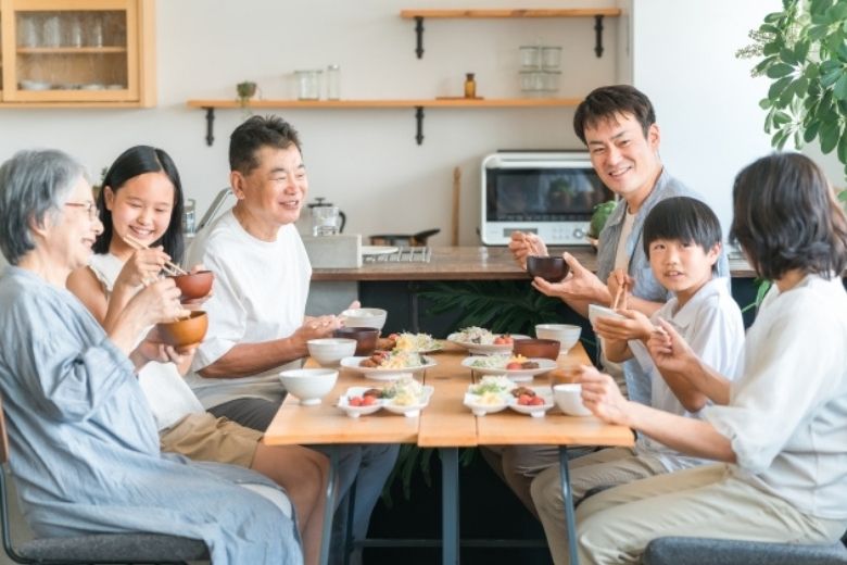 ① 塩分の多い食品 ― 味の濃さが招く“胃の炎症”