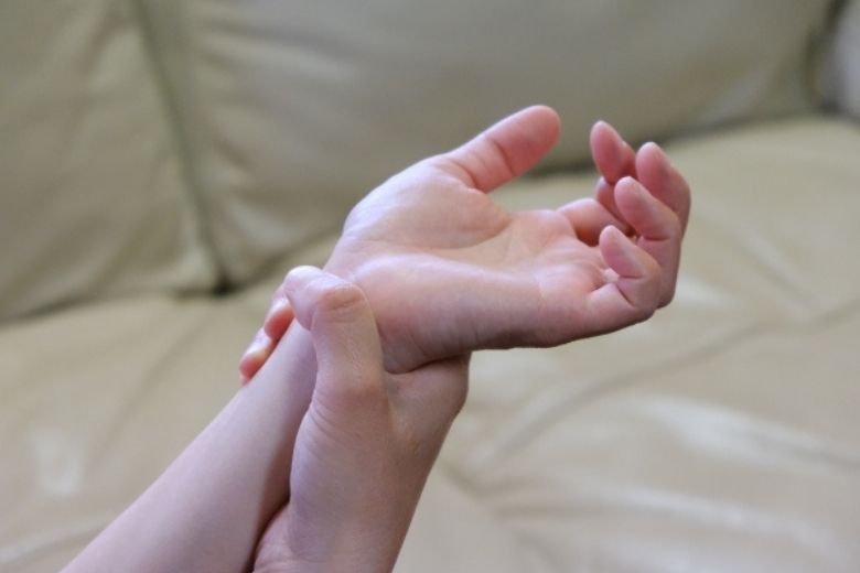 ■ 手の神経 ― 三つの神経が感覚と動きを支える