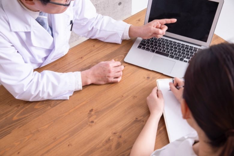 2.主治医が勧める治療法と、その代替治療法を確認する