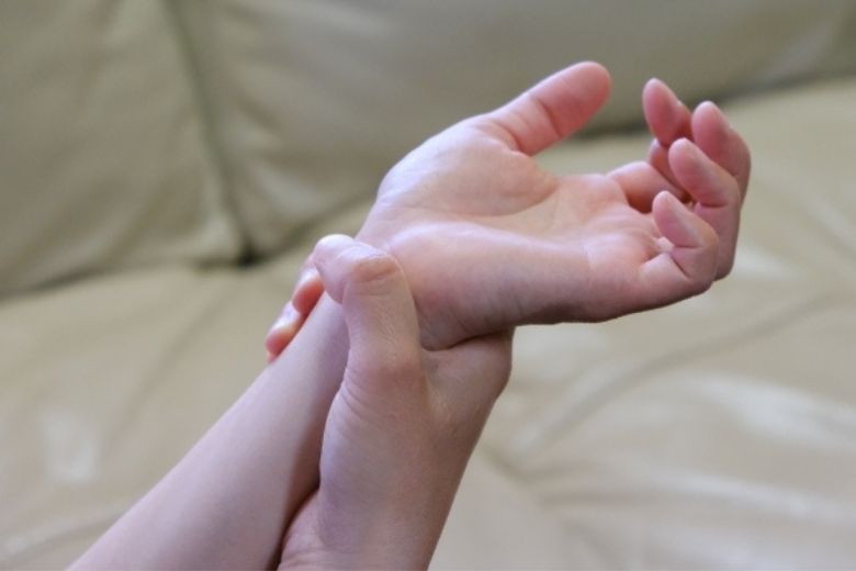 ■ 指を伸ばす筋肉は“手の中”にはない