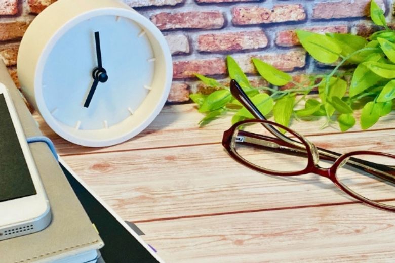 勉強する人・しない人の差が広がる今、社会人の平均勉強時間はわずか1日7分