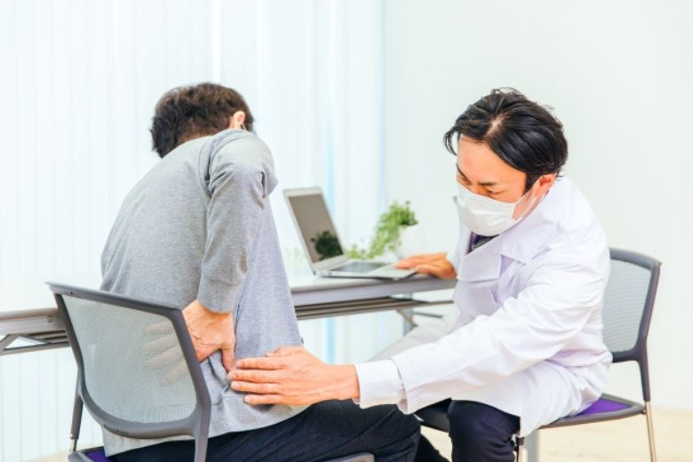 では、腸閉塞が起こるとどんな症状が出るのでしょうか。